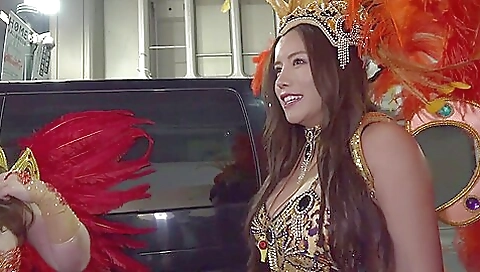 ハロウィンに現れた露出狂美女のHカップがヤバい