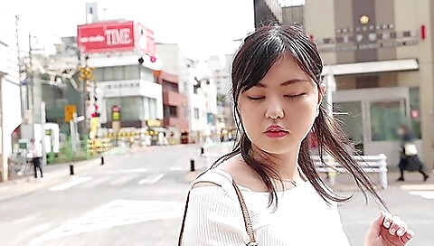 元グラビアアイドルの素人妻が登場！性欲旺盛のエッチな三十路奥さんをハメ倒す